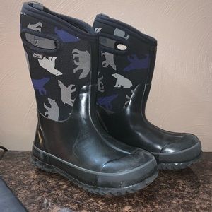 Little boys size 13 bogs